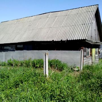 Хата біля електрички