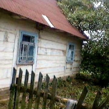 продам старий деревяний будинок 20 км від луцька з земельною ділянкою