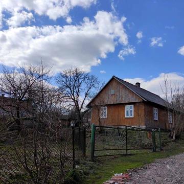 Житловий будинок та земельна ділянка