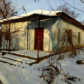 Продам  будинок в центрі села.