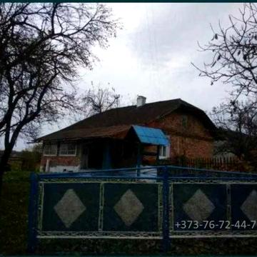 Продам приватний цегляний с. Лисовичi