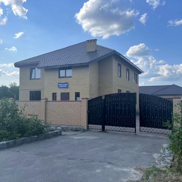 Дом 7-ком., р-н Центр 260 м²+ банный комплекс с гаражом(160м²)