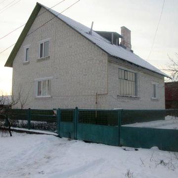 Продам двухэтажный кирпичный дом