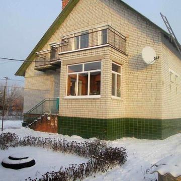 Продам двухэтажный кирпичный дом