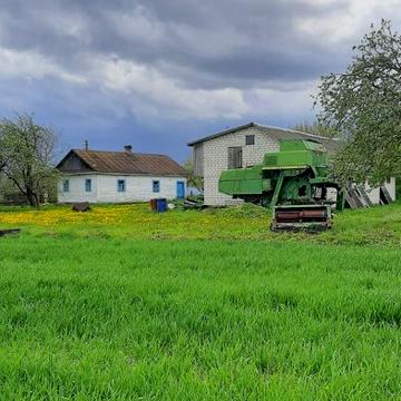 Будинок м.Корець. 74соти землі..