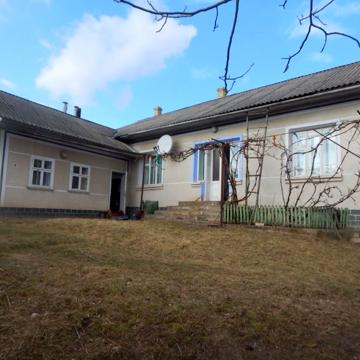 Будинок, господарка в с.Белелуя