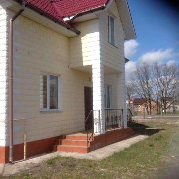 Продам 2-х поверховий будинок в смт Макарів Київська область