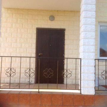 Продам 2-х поверховий будинок в смт Макарів Київська область