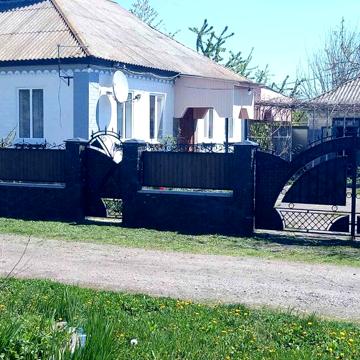 Продаємо будинок