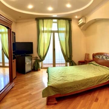Продам 3 комн. кв. сталинку по Соборной, центр