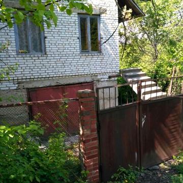 Цегляний дачний будинок