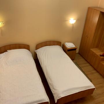 Улучшенный двухместный номер с раздельными кроватями в мини-отеле на Житомирской