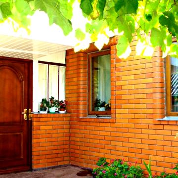 Продам свой дом с ремонтом . Район Роща.