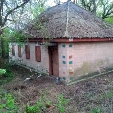 Продам земельну ділянку з будинком