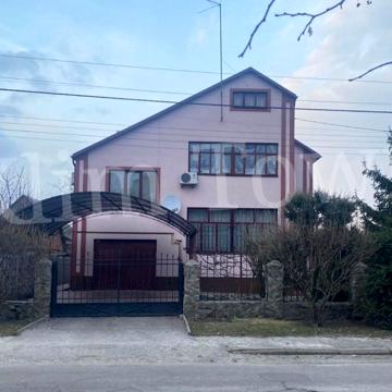 Продається розкішний будинок в р-ні університету