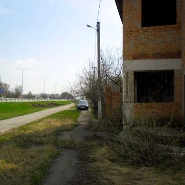 Продам будинок та котедж біля траси Київ-Харків