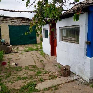 Продам дом, прилагается участок земли
