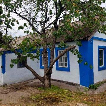 Продам дом, прилагается участок земли