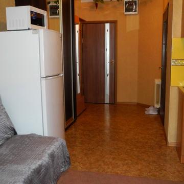 Студия с белой спальней и плазмой