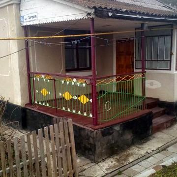 Будинок в смт Білогіря