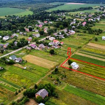 Продається незавершене будівництво  в с .Угільна 20сот.землі!