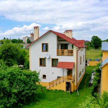 Самбірська, 11