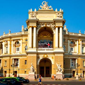 Центр Одессы - возле Дерибасовской и Оперного театра