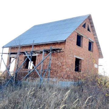 Продається накрита коробка смт. Глибока