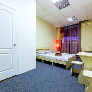 Номер в отеле возле метро