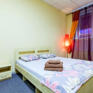 Номер в отеле возле метро