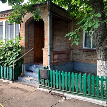 Продаж будинків/ нерухомість