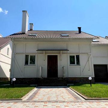 Продам просторный дом 232 м.кв. в с. Севериновка.