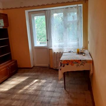 Терміновий Продаж 2 кімнатної на середньому поверсі!