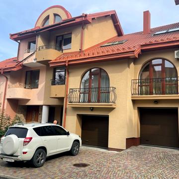 Андрія Чайковського вул., 44б