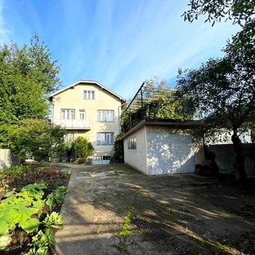 Продам великий будинок, Угорники