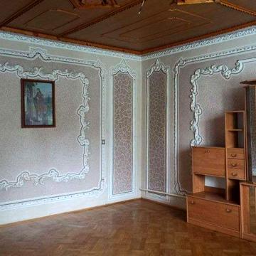 Продається  два житлових будинки в м. Снятин за ціною одного.