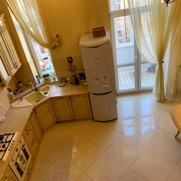 Продаж чудової 2-ох рівневої квартири в центрі міста