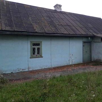Продаєця пів будинку