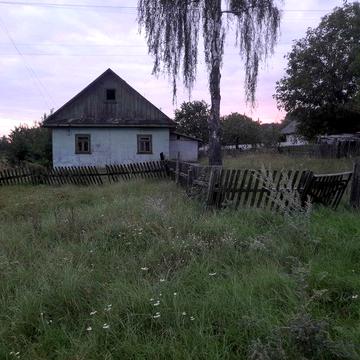 Продаєця пів будинку