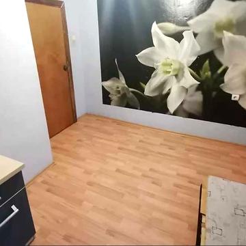 3к квартира в Центрі. Цегляний будинок, вікна у двір