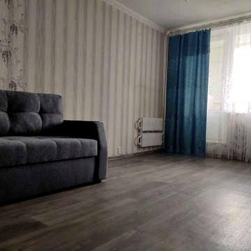 Продам 3 ком.  квартиру 4/9, метро Барабашова, по пр.Юбилейному.