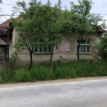 Будинок з садом і усіма комунікаціями