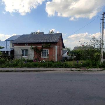 Продаю половину Будинку,цегл гараж та прибуд зем ділянку пл 0.0412Га