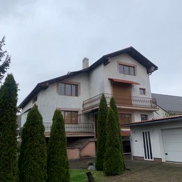 Продається двоповерховий будинок у м. Тячів