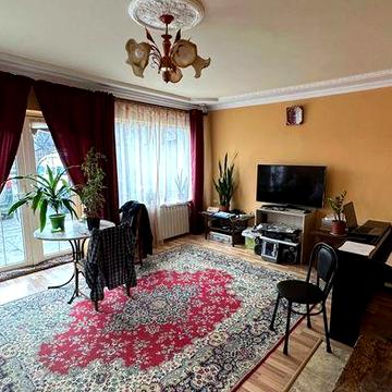 Продаж 6-ти кімнатного будинку, по вул. Горіхівська (середина).