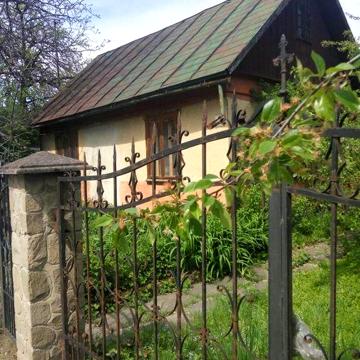 Продається 12 соток землі + будинок з садом