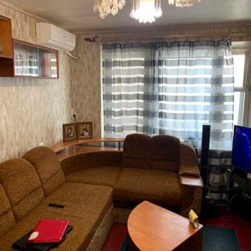 Продам 1 комн  гостинку Тополинная 10