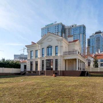 Дом в Королевских Садах на Французском бульваре,  Коттедж