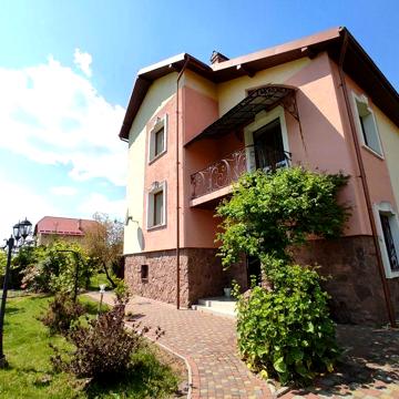 Продам 4 кімнатний будинок 200 кв.м. смт Шкло!