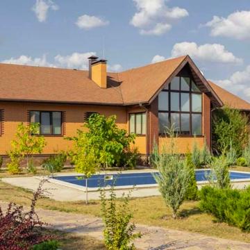 Продам современный одноэтажный дом с бассейном в поселке Элитное